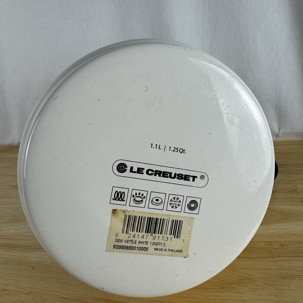 Le Creuset White Demi Tea Kettle 1.25 Qt Enamel On Steel Whistling Stovetop Pot - Picture 5 of 7